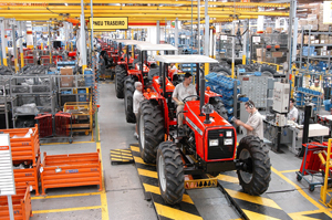 De janeiro a julho de 2013, produção e vendas de máquinas aumentaram 28,0% e 17,5% respectivamente, em relação ao mesmo período do ano passado.
